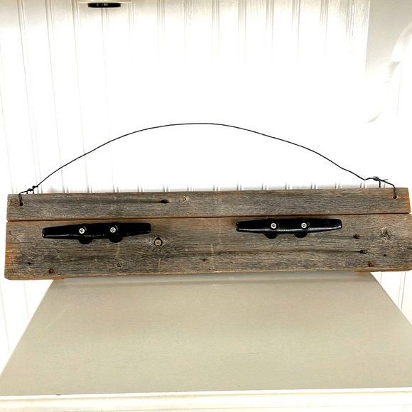 Rustic Farmhouse Natural Wood Board With Cast Iron Hooks Ready To Hang - Picture 1 of 13